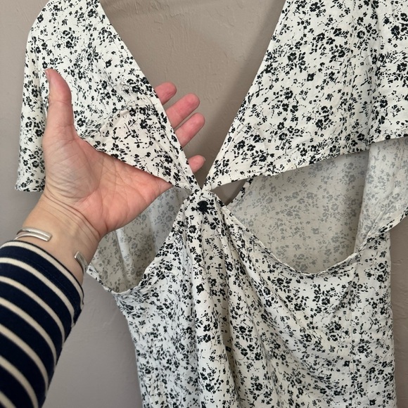 Volcom Black and White Floral Blouse - Picture 5 of 6